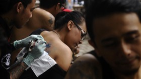 Malaysia Kecam Festival Tato Karena Pakaian Peserta Minim