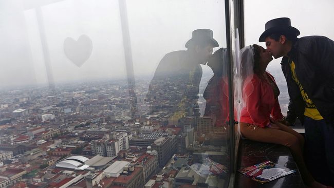 Apakah aktor benar-benar terangsang saat beradegan seks? Tidak selalu. "Tapi bukan berarti juga tidak ada yang senang," kata seorang sutradara.