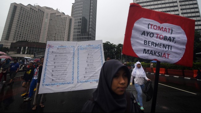 Pemaknaan hari Valentine sebagai budaya Eropa dimaknai berbeda di Indonesia, khususnya oleh para remaja.