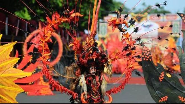 Bagi Anda yang gemar mengeksplor budaya lokal, Anda bisa mengunjungi Provinsi Kalimantan Selatan untuk menyaksikan Tabalong Ethnic Festival IV.