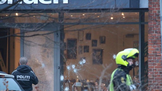 Seorang warga sipil meninggal dunia dan tiga orang anggota polisi terluka dalam aksi penembakan oleh orang tak dikenal di sebuah kafe di Kopenhagen, Denmark.