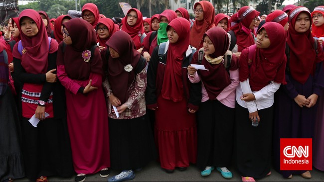 SKB 3 Menteri soal larangan pengaturan seragam agama dinillai tidak mengebiri atau mengekang kebebasan agama apapun.
