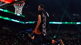 Empat Dunk Fantastis LeVine Bakar Linimasa Twitter