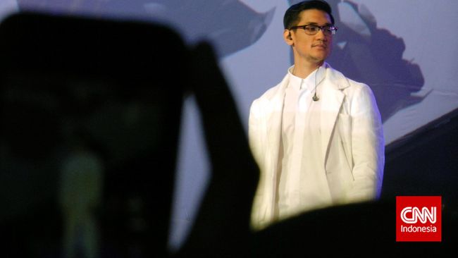 "Afgan selamat kamu sudah membuktikan kamu penyanyi terbaik solo pria di Indonesia," pujian Erwin Gutawa turut membanggakan penyanyi muda Afgansyah Reza.