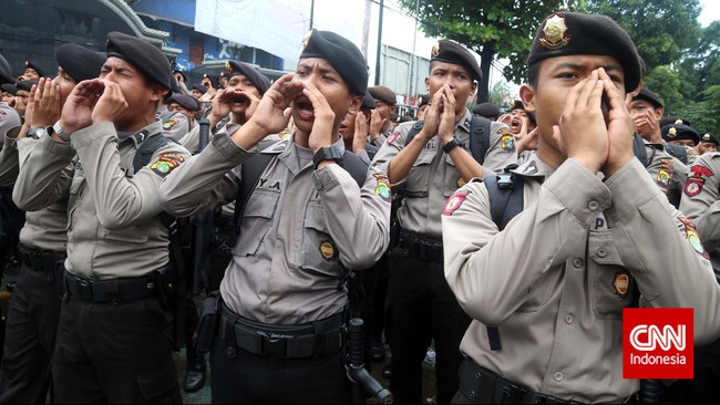 Berdasarkan informasi yang dihimpun CNN Indonesia, Komjen Budi Gunawan saat ini dikabarkan sedang bertolak menuju Istana Bogor untuk menemui Presiden Jokowi.