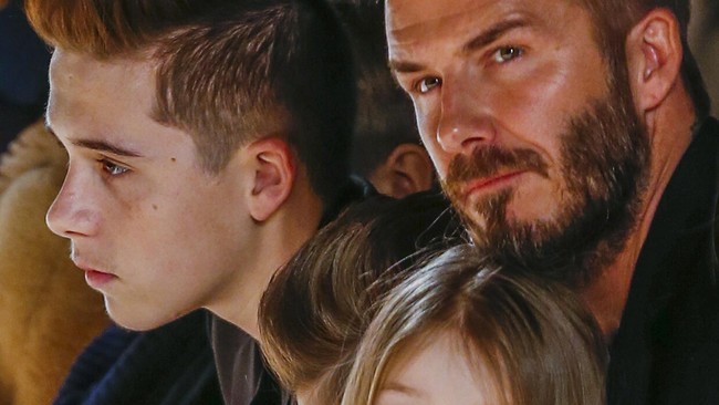 David Beckham menunjukkan bahwa ia merupakan sosok yang humoris. Itu terlihat saat dirinya mengusili Brooklyn Beckham yang tengah membuat video.