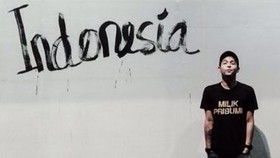 Ernest Prakasa Menertawakan Tionghoa, Melupakan Trauma