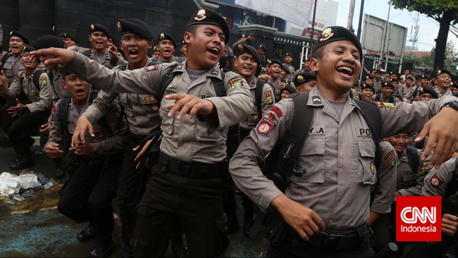 PSHK menyesalkan langkah KPK yang tak menempuh upaya hukum maksimal dan malah menyerah dengan menyepakati pelimapahan perkara Budi Gunawan.