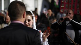 Hitam Putih Imaji Klasik Favorit Pengantin