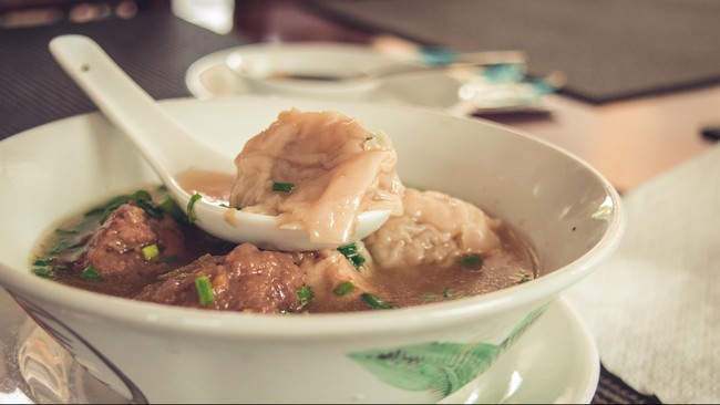 Meski Bakso Empal Sapi sudah dirintis sejak lama, pemilik mengaku terus berinovasi dengan menambah variasi bakso, bisa dikemas beku, dan menggunakan GrabExpress