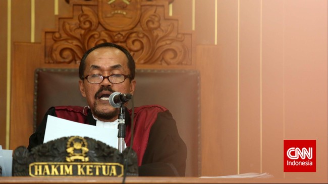 Komisi Yudisial tengah menganalisis laporan terkait putusan Hakim Sarpin Rizaldi, hukuman teguran, non palo hingga pemecatan bisa saya diberikan kepada Sarpin.