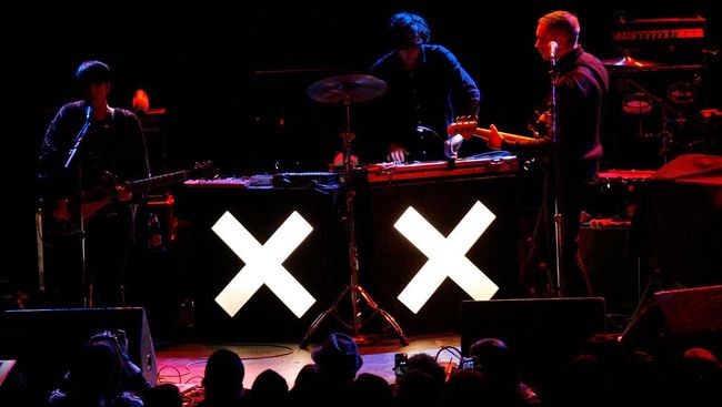 Menjelang perilisan album baru mereka pada 13 Januari mendatang, band elektronik asal London ini menggelar tur singkat ke sejumlah negara di Eropa.