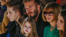 Koleksi Baju Mewah Anak David Beckham Dijual dalam Acara Amal