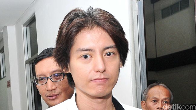 Setelah bebas dari panti rehabilitasi BNN di Lido, Roger Danuarta ingin kembali main sinetron atau film, sembari menjalankan bisnis restoran yang dimilikinya.