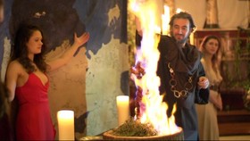 Makan Telur Naga & Sumsum Tulang di Restoran Game of Thrones