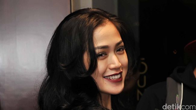 Cerita Jessica Iskandar dan Ludwig Franz Willibald semakin terkuak. Saat akta nikah dibuat, Jessica hamil dan menutupi kandungannya