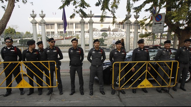 Menurut ketua kelompok, mereka tak berniat melakukan aksi protes, namun pemerintah junta militer memang melarang warga untuk berkumpul di tempat umum.