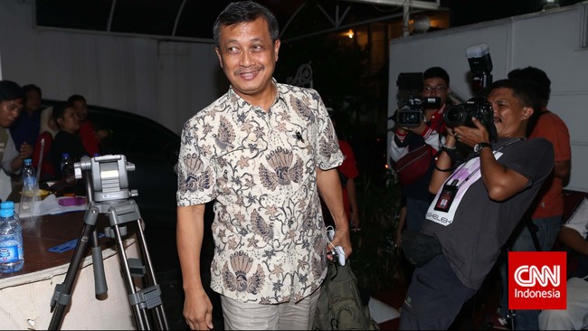 Mantan Wakapolri Komjen Pol (Purn) Oegroseno bersedia menjadi saksi meringankan untuk Hendra Kurniawan dan Agus Nurpatria karena mereka dulu anak buahnya.