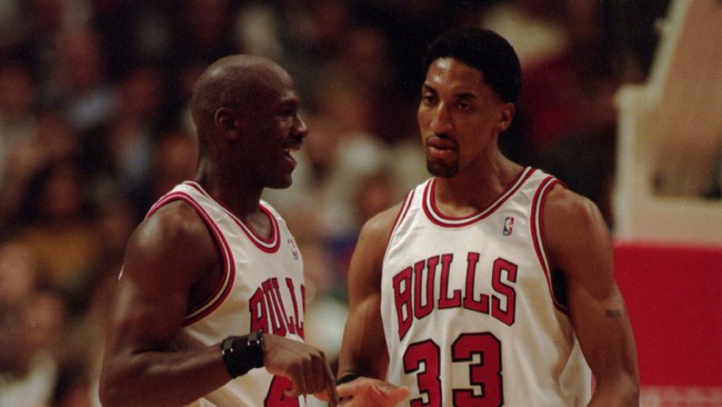 Perjalanan hidup pebasket ternama, Michael Jordan ternyata penuh liku dan tak lepas dari keunikan yang membuat namanya juga semakin besar di pentas dunia.