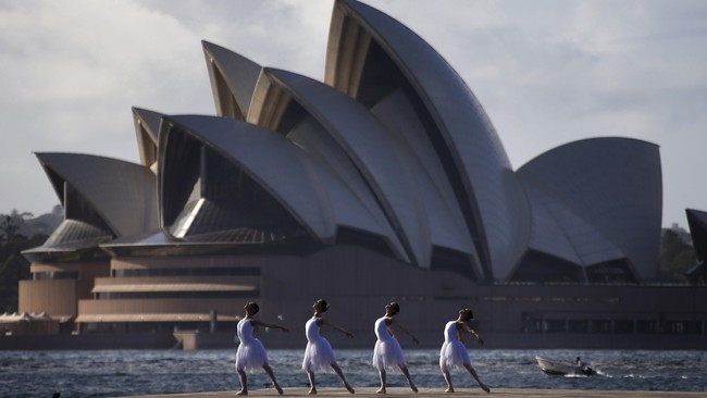 Liukan Pebalet Australia di Sydney Harbour