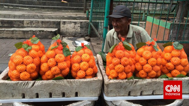 Berburu Lampion hingga Pasak Bumi di Pasar Petak Sembilan