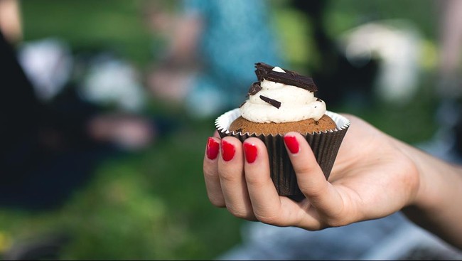 Kepolisian Mesir menangkap seorang koki perempuan yang membuat cupcake dengan hiasan berbentuk penis.