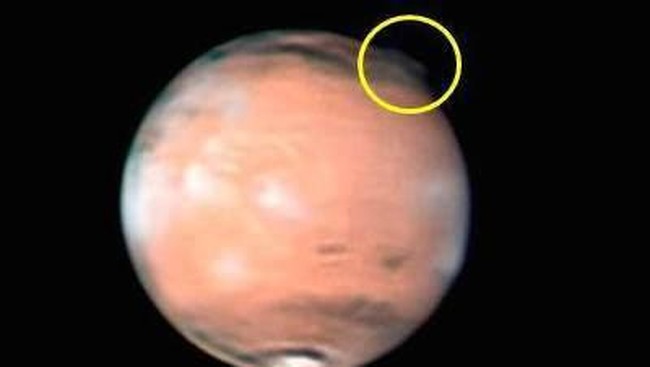 European Space Agency (ESA) berhasil memotret objek misterius di Mars yang mereka sebut sebagai "jambul" di sekitar atmosfer planet merah.