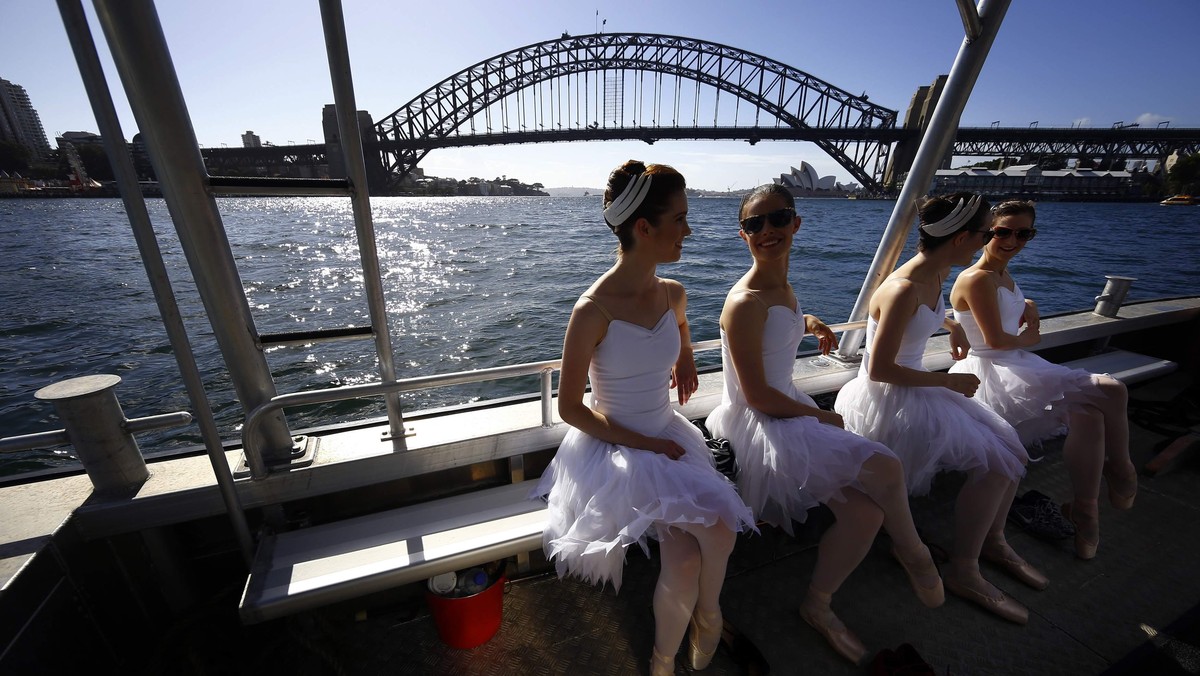 Liukan Pebalet Australia di Sydney Harbour
