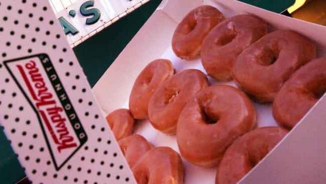 Promosi Krispy Kreme di Inggris berbunyi "KKK Wednesday". KKK seringkali diasosiasikan dengan kelompok rasis Klu Klux Klan.