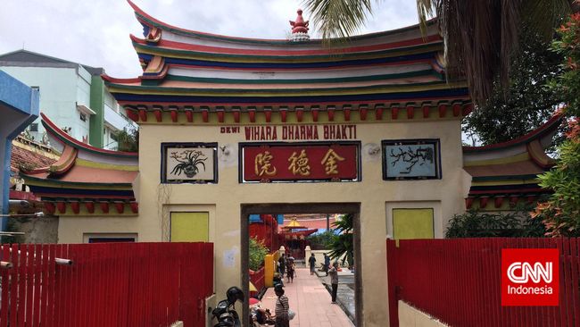Kelenteng Jin De Yuan merupakan salah satu kelenteng tertua di Jakarta. Usianya sudah lebih dari 360 tahun.