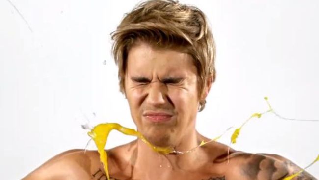 Diberitakan saat ini Justin Bieber telah menjual rumahnya kepada Khloe Kardashian dan malah menyewa rumah di Beverly Hills.