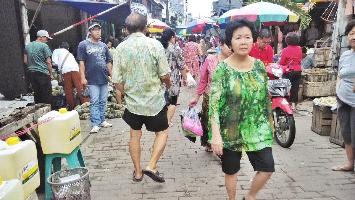Berburu Lampion hingga Pasak Bumi di Pasar Petak Sembilan