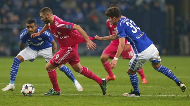 Real Madrid berhasil unggul 2-0 atas Schalke 04 pada leg pertama babak 16 besar Liga Champions yang berlangsung di Veltins Arena, Rabu (18/2) waktu setempat.