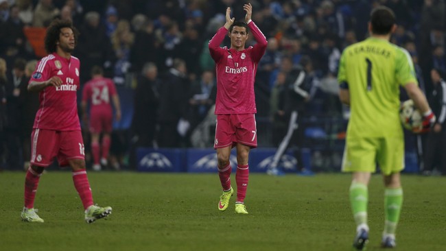 Marcelo berhasil mencetak gol indah ketika Real Madrid mengalahkan Schalke 04 pada leg pertama 16 besar Liga Champions di Veltins Arena, Rabu (18/2).