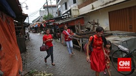 Mei 1998, Mariana Bawa Golok Keluar Rumah