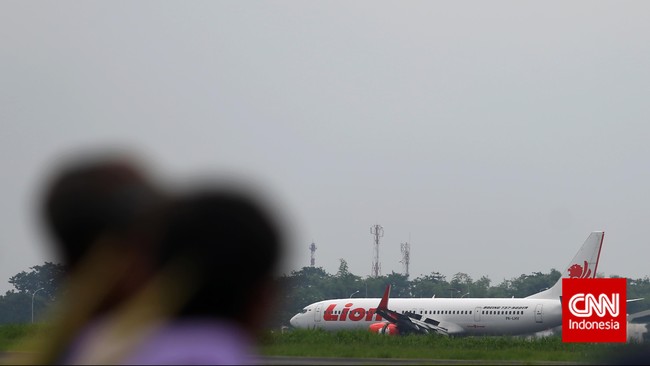 Insiden pada JT303 rute Kualanamu-Jakarta terjadi ketika pesawat sedang terparkir di Bandara Internasional Kualanamu, Deli Serdang, pukul 13.00 WIB.