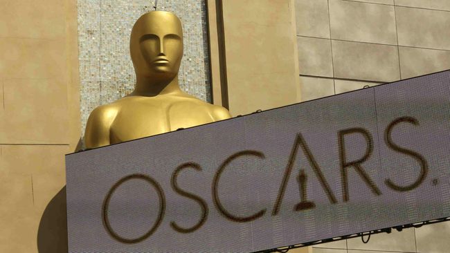 Serentetan kebijakan kontroversial yang muncul jelang Oscar 2019 disebut menunjukkan pihak the Academy mulai putus asa di tengah tekanan yang ada.