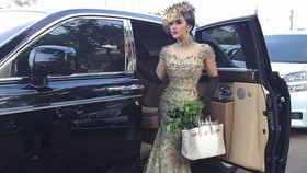 Aksesori Rambut Syahrini Dipuji Paris Hilton