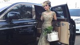 FOTO: Gaya-gaya 'Cetar' Syahrini Spekulasi berdatangan tentang gaun pengantin Syahrini saat menikah dengan Reino Barack. Sembari menebak gaunnya, berikut tampilan cetar Syahrini sebelumnya.