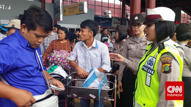Angkasa Pura II memperketat pemeriksaan penumpang di Bandara Soekarno-Hatta karena tidak ingin ada pelaku melarikan diri dari bandara tersebut.