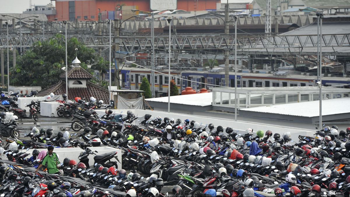 Bapenda Ubek Penunggak Pajak Motor hingga Parkir Stasiun