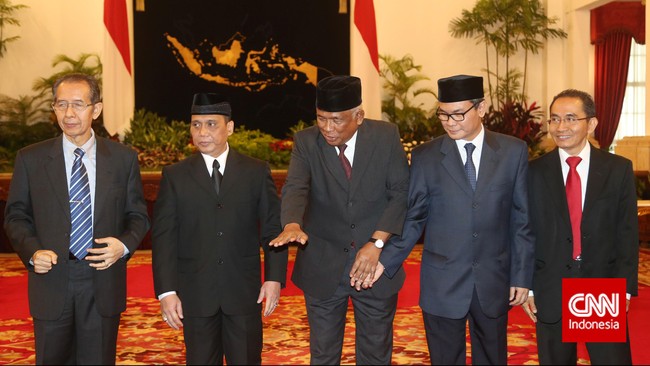 Pimpinan KPK Indriyanto Seno Adji mengatakan revisi UU sama sekali tak diperlukan lembaganya. Ia mengingatkan komitmen Presiden untuk menolak revisi UU KPK.