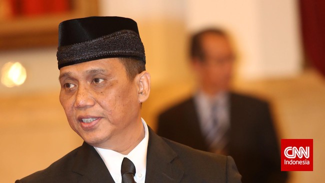 ICW menyebut semester I 2015, 104 Pegawai Negeri Sipil (PNS), 73 orang pihak swasta, 9 orang anggota DPR dan DPRD, serta 1 orang jaksa didakwa korupsi.