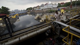 Musim Hujan Tiba, Jakarta Keluhkan Pompa Tersumbat Sampah