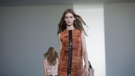 Koleksi Calvin Klein di Panggung New York Fashion Week
