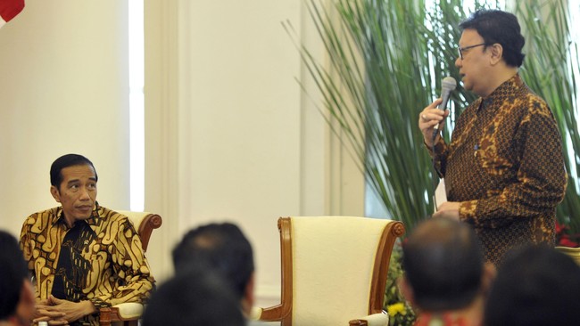 Presiden Joko Widodo melanjutkan rapat konsolidasi bersama wali kota di Indonesia di Istana Kepresidenan Bogor setelah melantik Plt KPK di Jakarta.