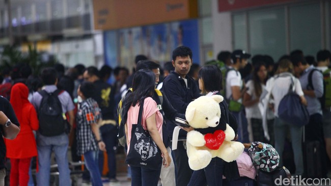 Kementerian Perhubungan memanggil Lion Air untuk meminta penjelasan mengenai kisruh delay jadwal penerbangan, tapi Dirut Lion Air tak hadir.