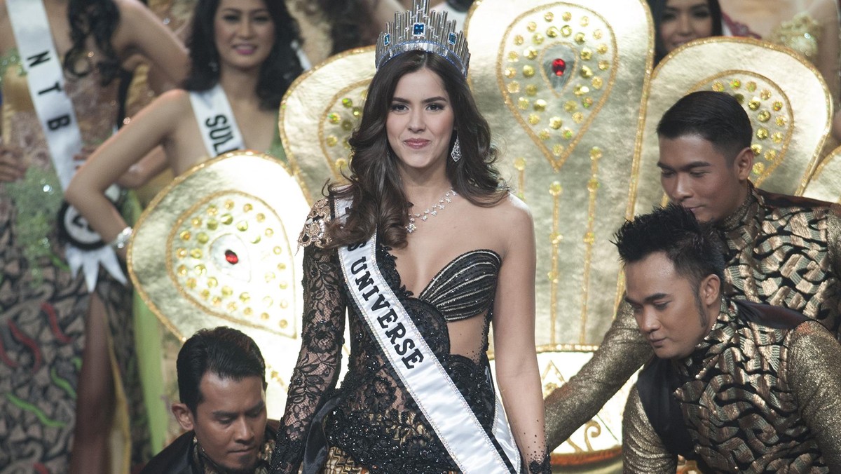 Foto-foto Miss Universe 2014 dalam Balutan Kebaya dan Batik