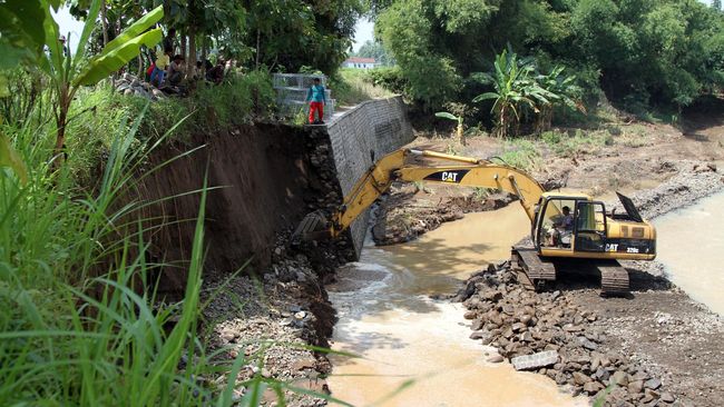 Askesra DKI telah Ditahan dalam Kasus dugaan Korupsi Kejaksaan Negeri Jakarta Barat menahan Askesra pemda DKI yang diduga terlibat kasus korupsi normalisasi sungai dengan potensi kerugian Rp5 Miliar.