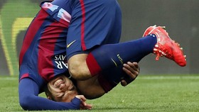Luis Suarez Dibayangi 'Hantu' Kartu Kuning